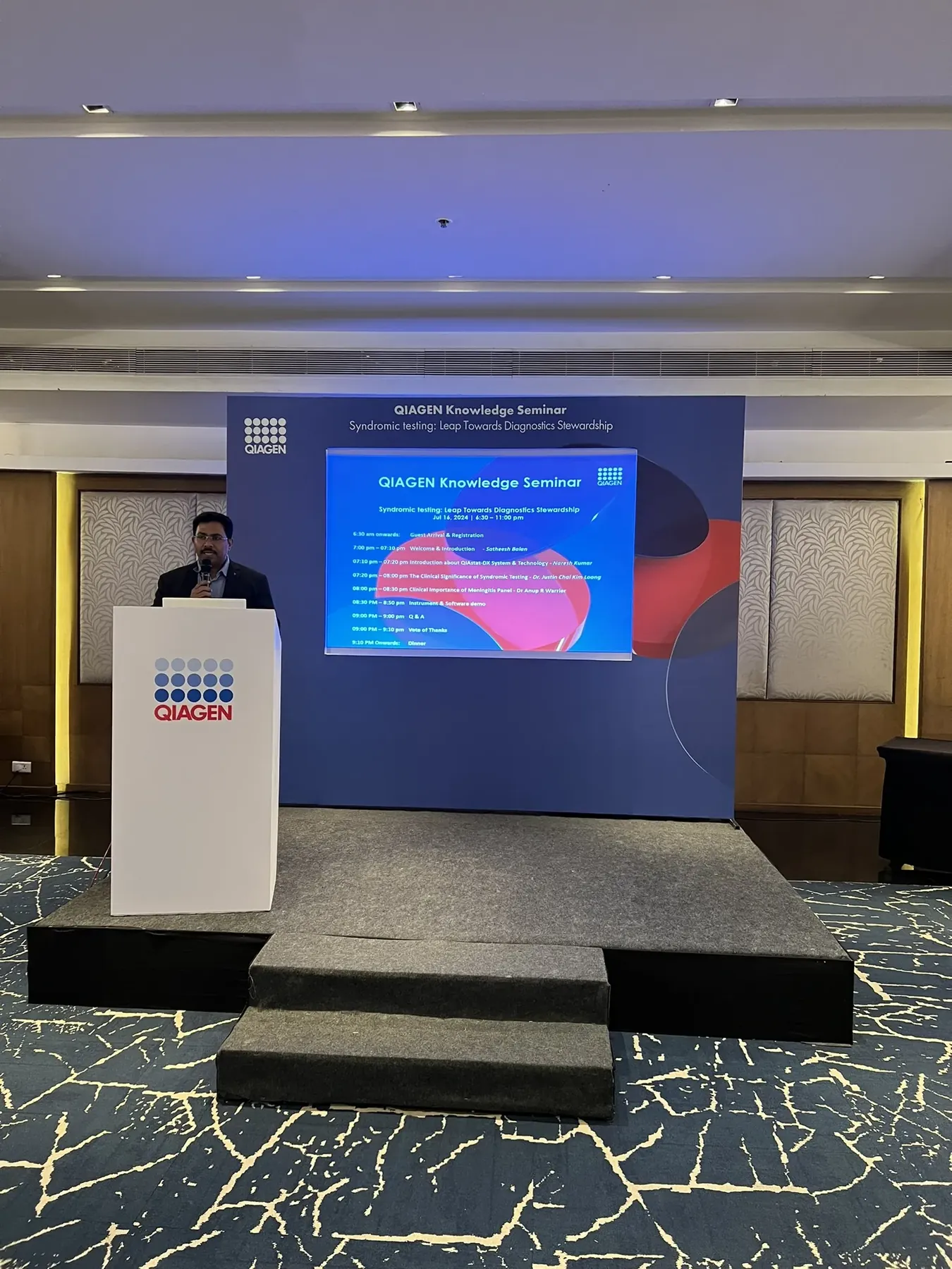 Speaker on the branded stage at the QIAGEN Knowledge Seminar